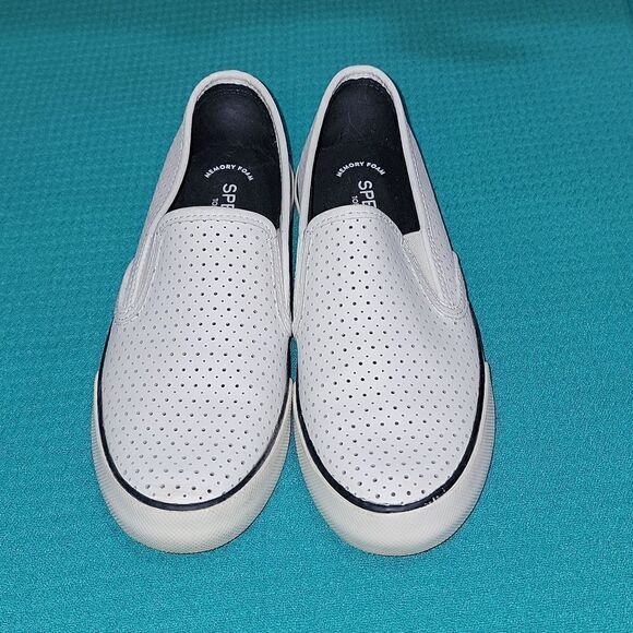 Sperry Pier Side White Perforated Leather Low Slip-On Memory Foam Shoes Size 7.5 - Picture 1 of 8
